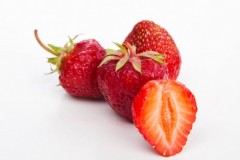 strawberries-white-sectional_119647-102